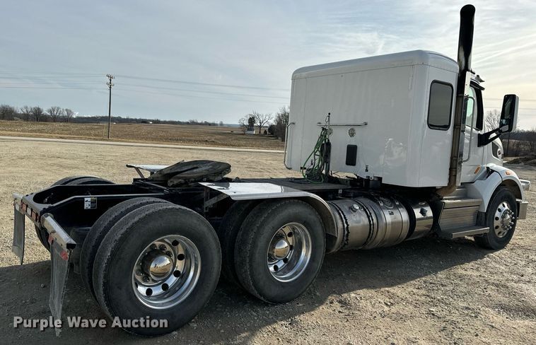 image for item EN5085 2021 Peterbilt semi truck