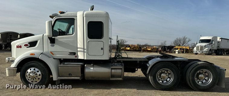 image for item EN5085 2021 Peterbilt semi truck