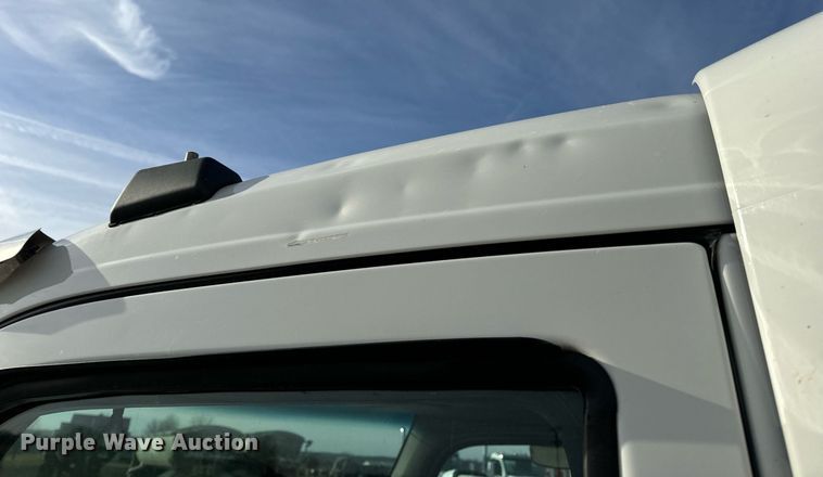 image for item EN5085 2021 Peterbilt semi truck