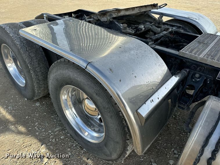 image for item EN5085 2021 Peterbilt semi truck