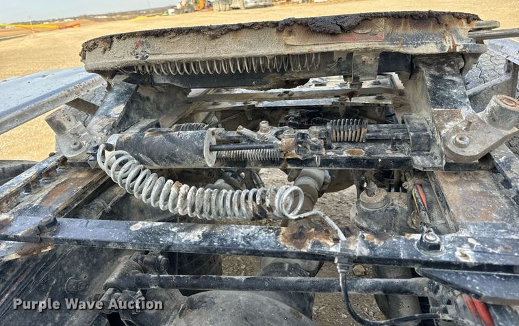 image for item EN5085 2021 Peterbilt semi truck