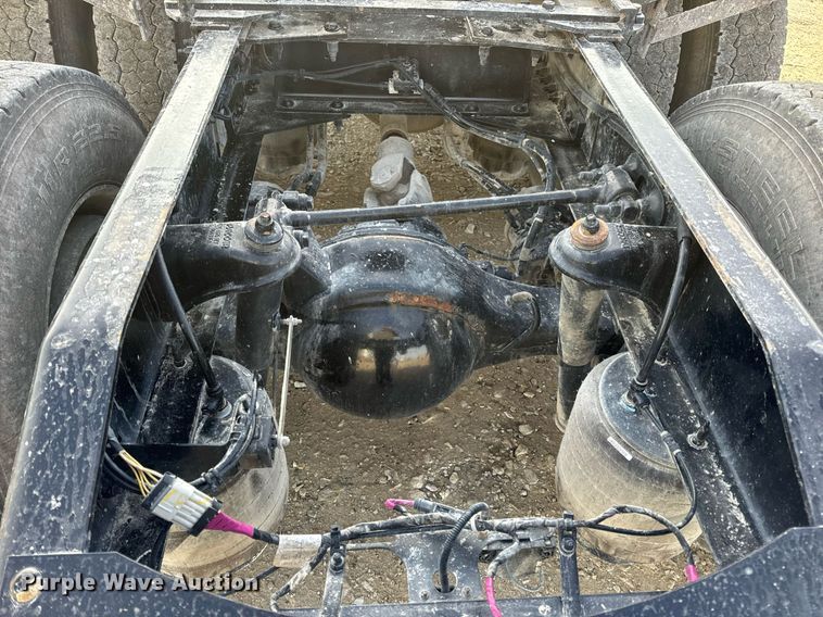 image for item EN5085 2021 Peterbilt semi truck