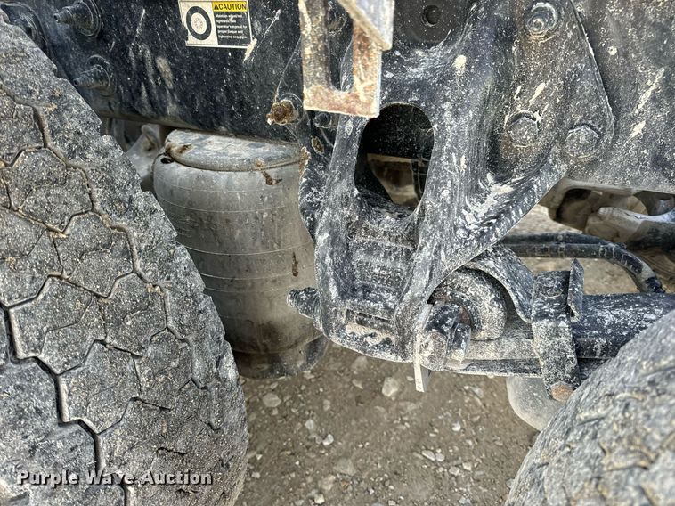 image for item EN5085 2021 Peterbilt semi truck