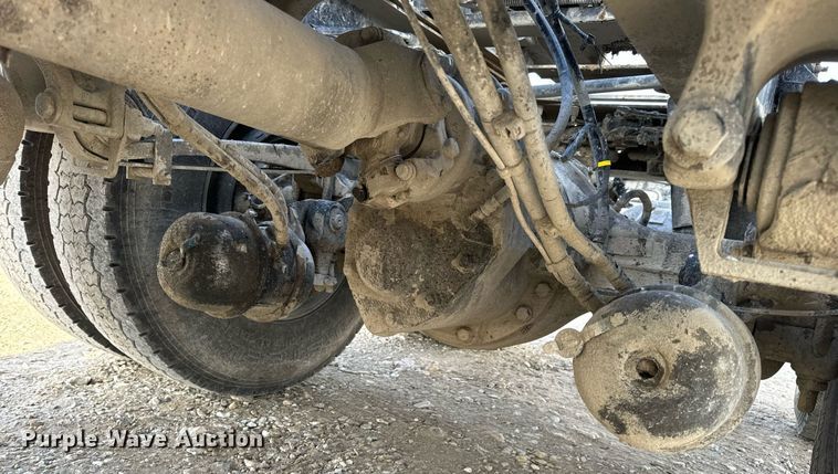 image for item EN5085 2021 Peterbilt semi truck