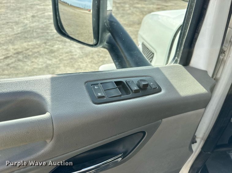 image for item EN5085 2021 Peterbilt semi truck