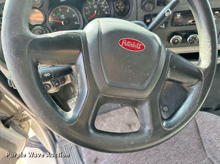 image for item EN5085 2021 Peterbilt semi truck