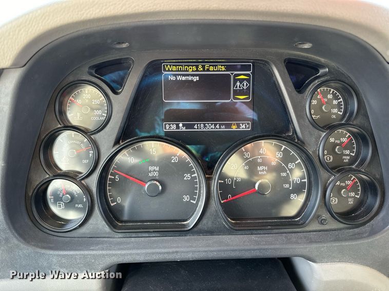 image for item EN5085 2021 Peterbilt semi truck