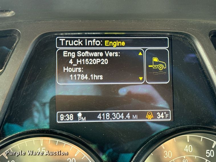 image for item EN5085 2021 Peterbilt semi truck