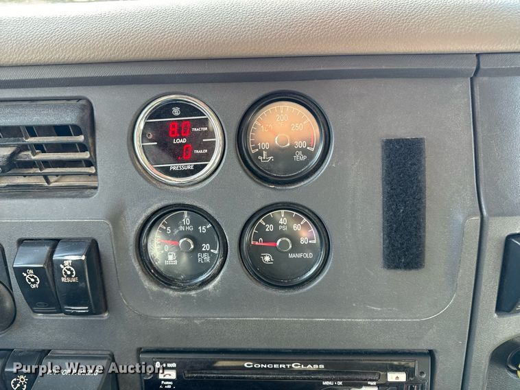 image for item EN5085 2021 Peterbilt semi truck