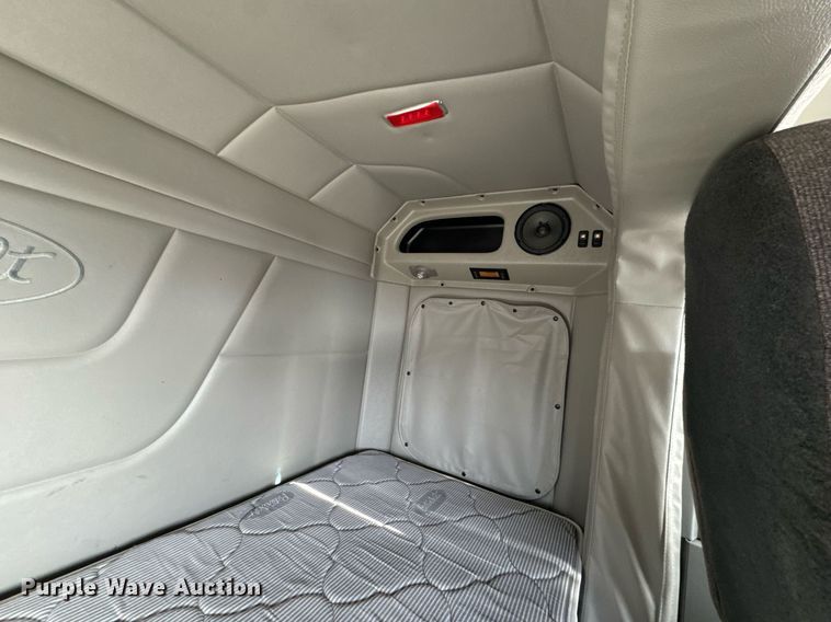 image for item EN5085 2021 Peterbilt semi truck