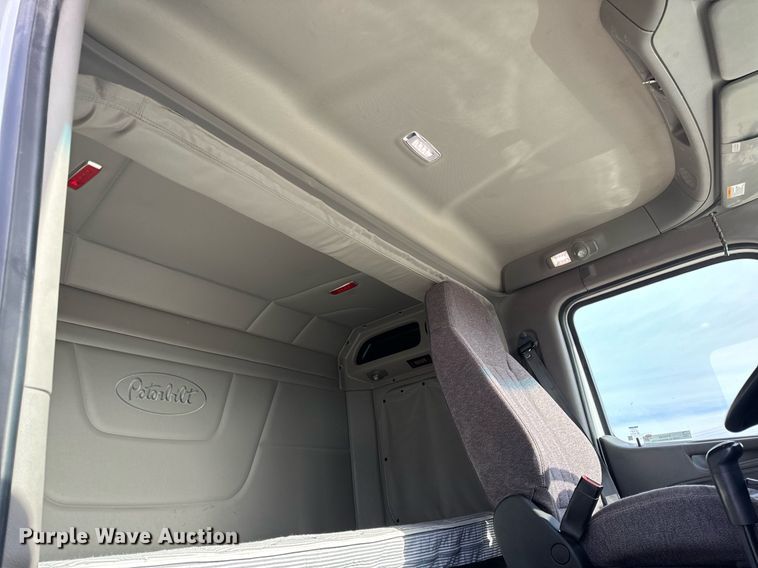 image for item EN5085 2021 Peterbilt semi truck