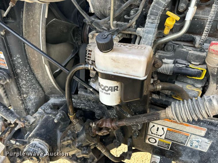 image for item EN5085 2021 Peterbilt semi truck