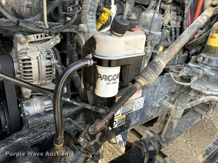 image for item EN5085 2021 Peterbilt semi truck