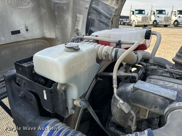 image for item EN5085 2021 Peterbilt semi truck