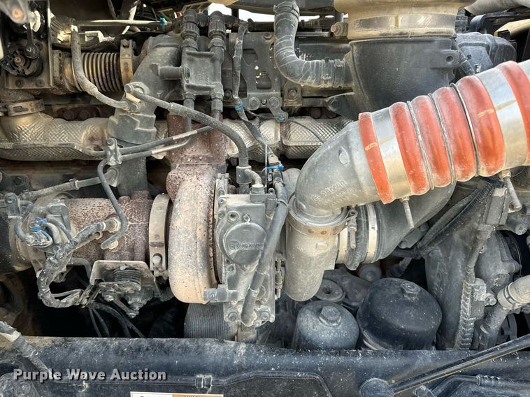 image for item EN5085 2021 Peterbilt semi truck