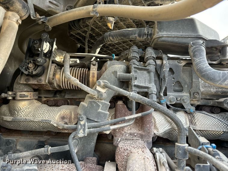 image for item EN5085 2021 Peterbilt semi truck