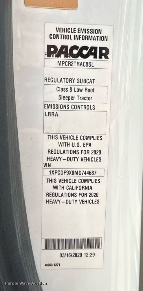 image for item EN5085 2021 Peterbilt semi truck