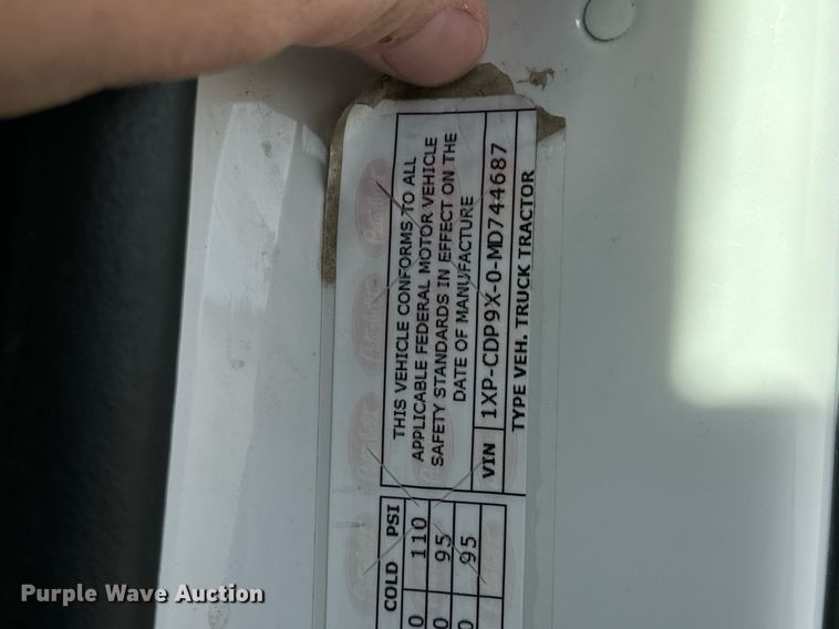 image for item EN5085 2021 Peterbilt semi truck