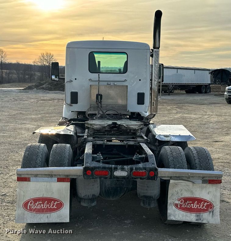 image for item EN5086 2022 Peterbilt 567 semi truck