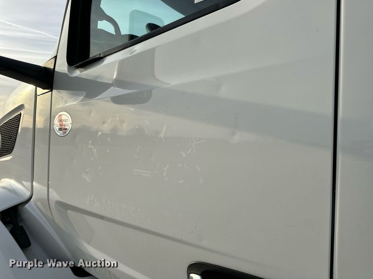 image for item EN5086 2022 Peterbilt 567 semi truck