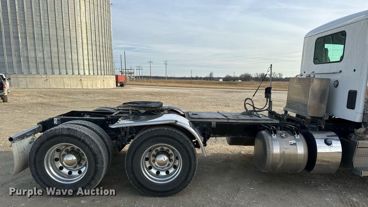 image for item EN5086 2022 Peterbilt 567 semi truck