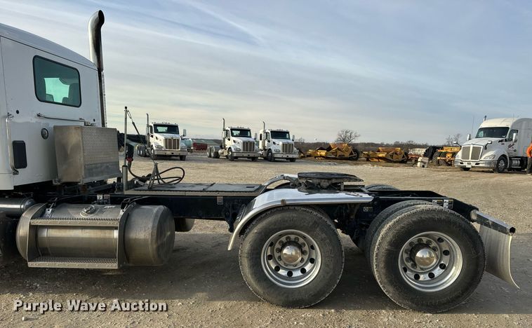 image for item EN5086 2022 Peterbilt 567 semi truck