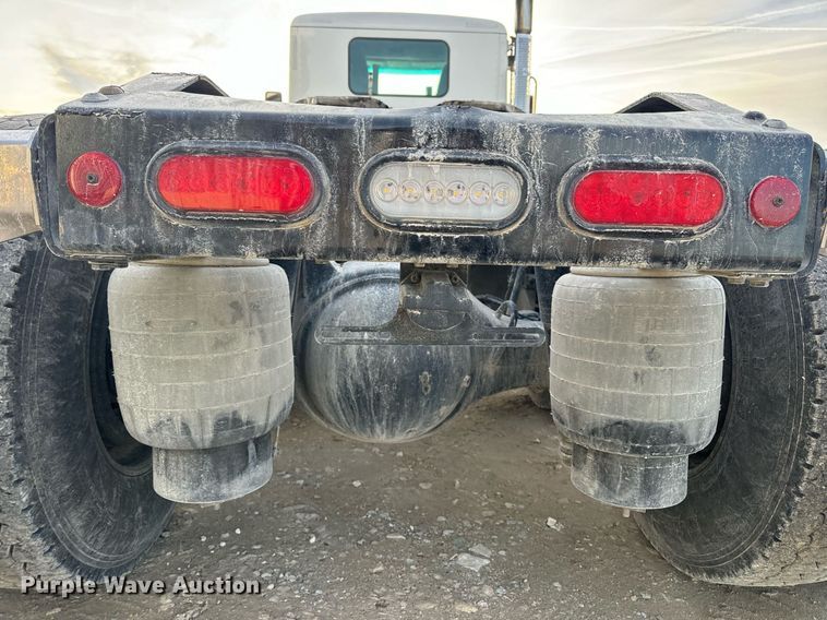 image for item EN5086 2022 Peterbilt 567 semi truck