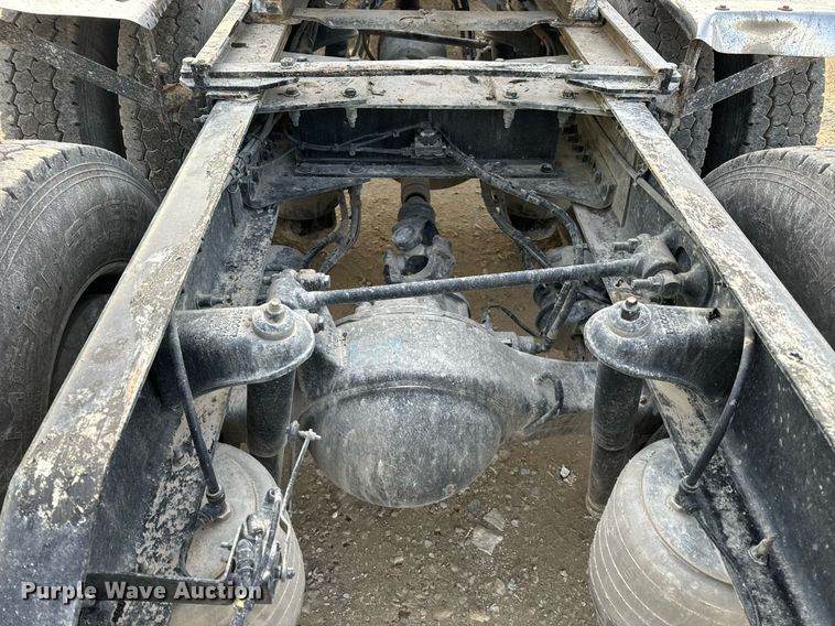 image for item EN5086 2022 Peterbilt 567 semi truck