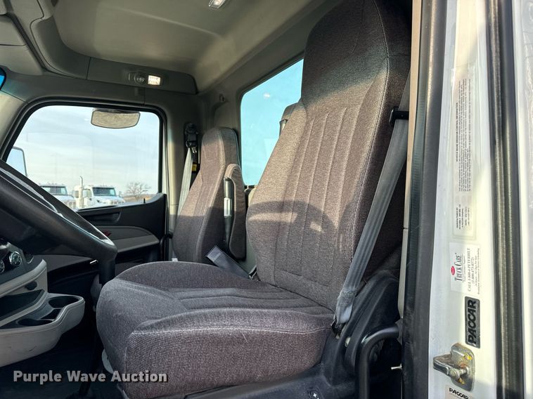 image for item EN5086 2022 Peterbilt 567 semi truck