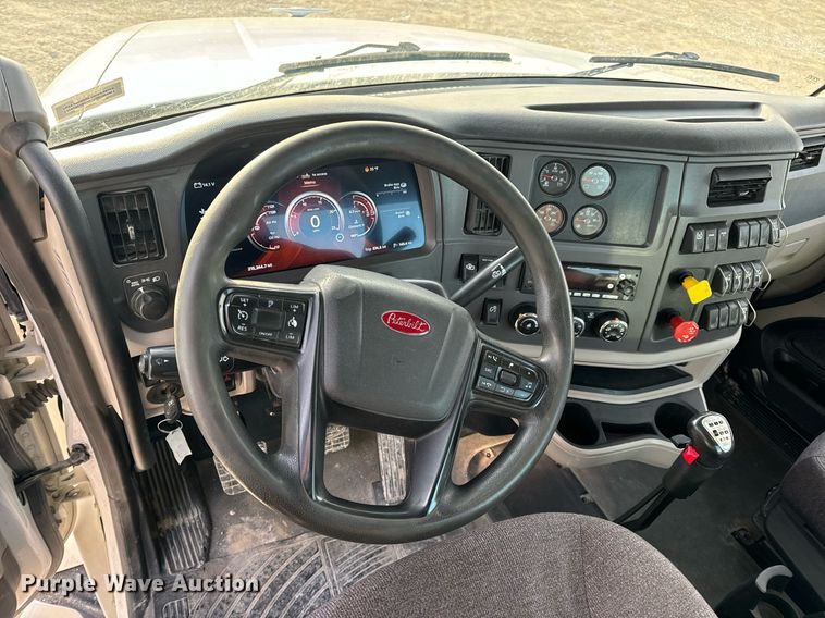 image for item EN5086 2022 Peterbilt 567 semi truck