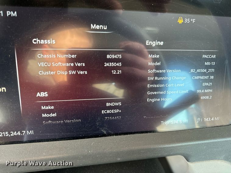 image for item EN5086 2022 Peterbilt 567 semi truck