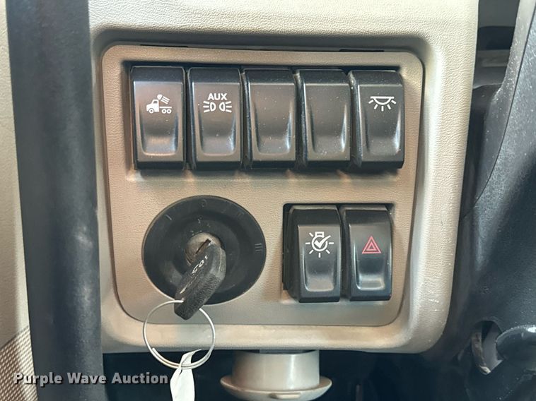 image for item EN5086 2022 Peterbilt 567 semi truck