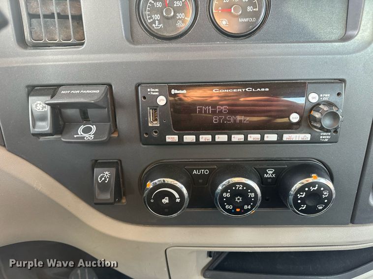 image for item EN5086 2022 Peterbilt 567 semi truck