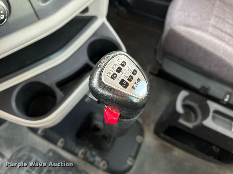 image for item EN5086 2022 Peterbilt 567 semi truck