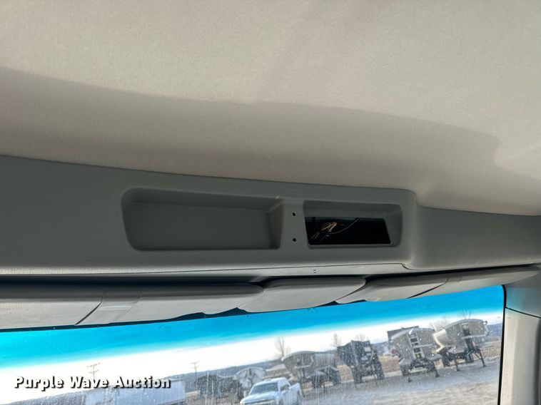 image for item EN5086 2022 Peterbilt 567 semi truck