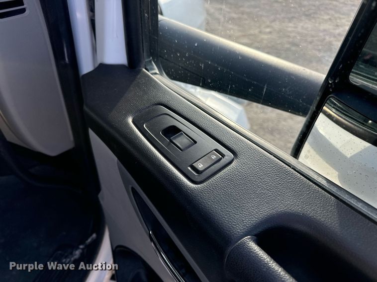 image for item EN5086 2022 Peterbilt 567 semi truck