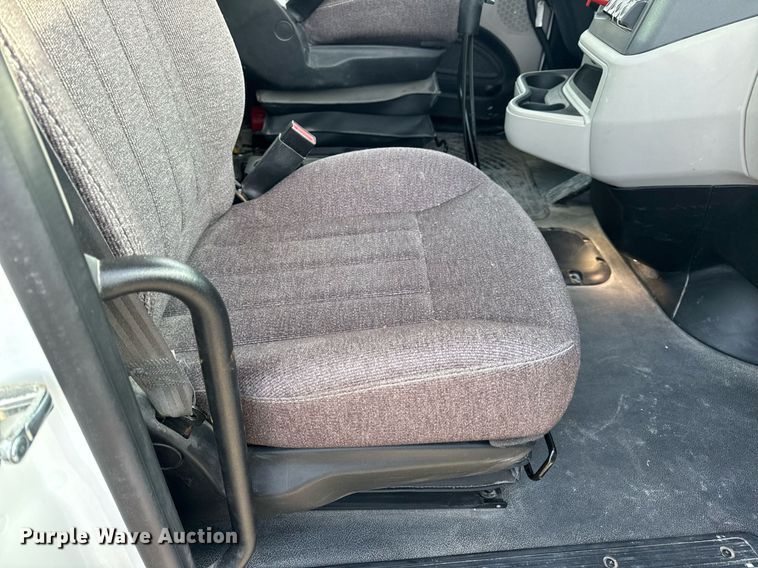 image for item EN5086 2022 Peterbilt 567 semi truck