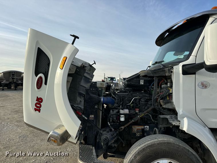 image for item EN5086 2022 Peterbilt 567 semi truck