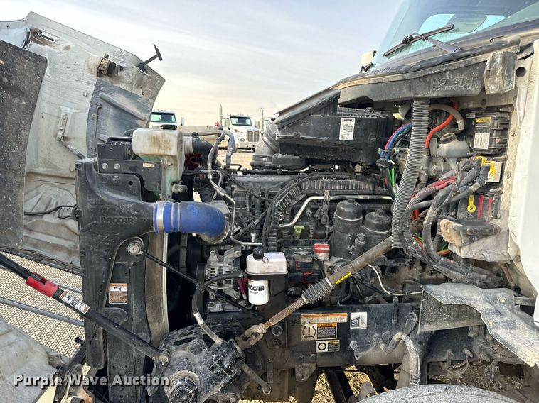 image for item EN5086 2022 Peterbilt 567 semi truck