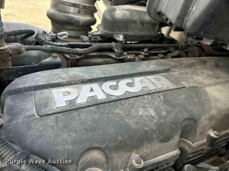 image for item EN5086 2022 Peterbilt 567 semi truck