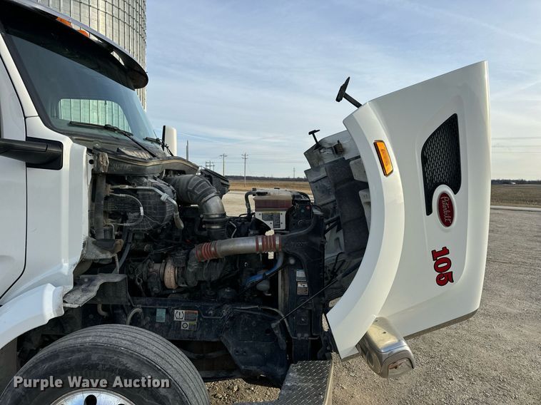 image for item EN5086 2022 Peterbilt 567 semi truck