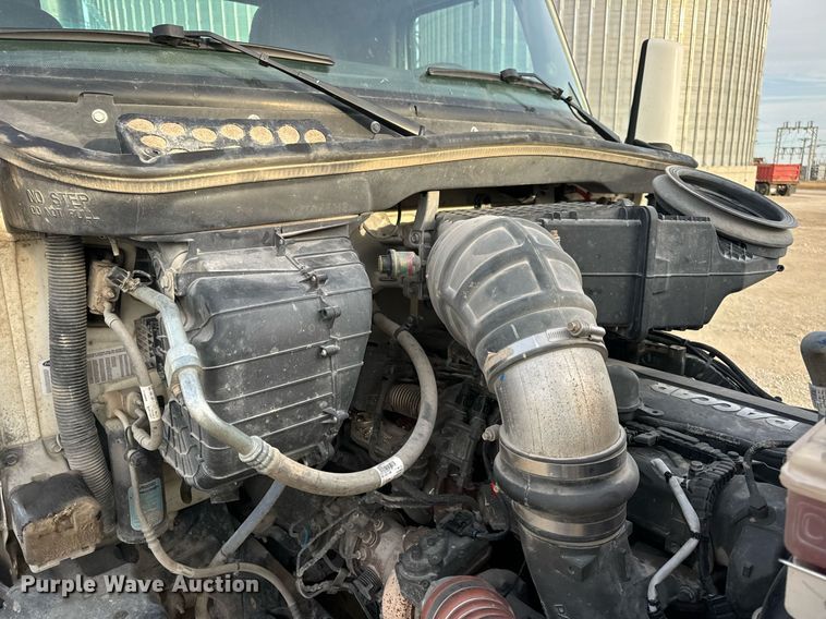 image for item EN5086 2022 Peterbilt 567 semi truck