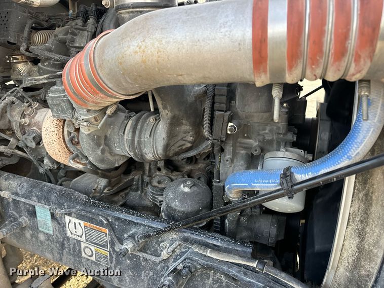 image for item EN5086 2022 Peterbilt 567 semi truck