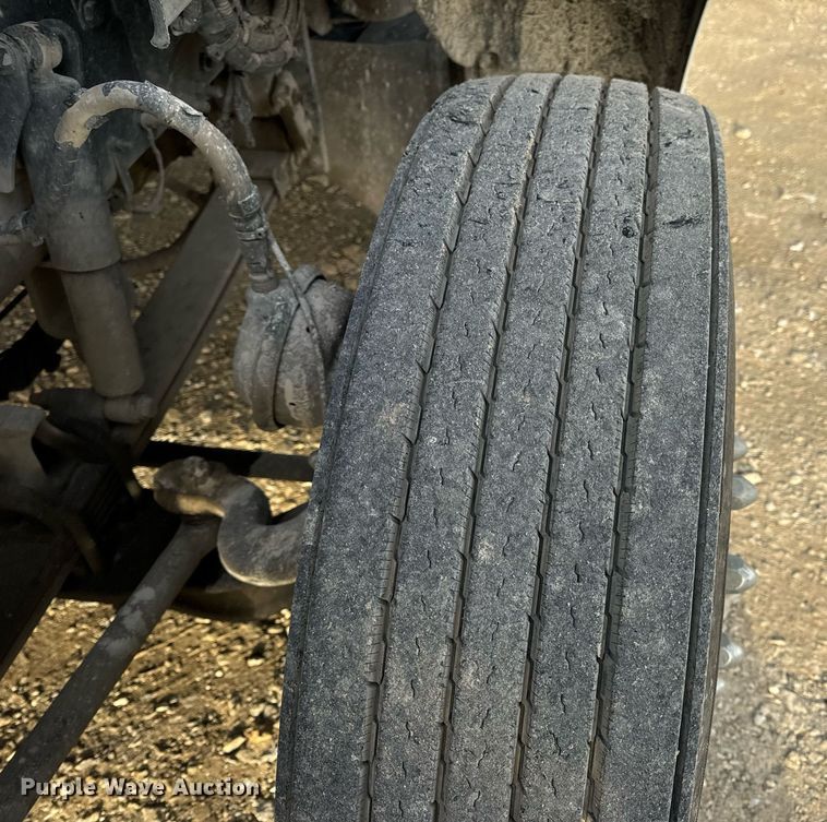 image for item EN5086 2022 Peterbilt 567 semi truck