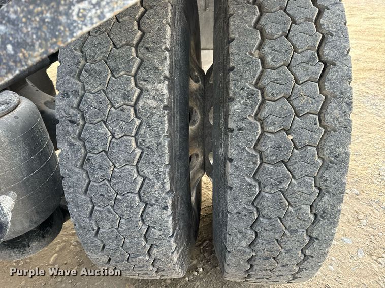 image for item EN5086 2022 Peterbilt 567 semi truck