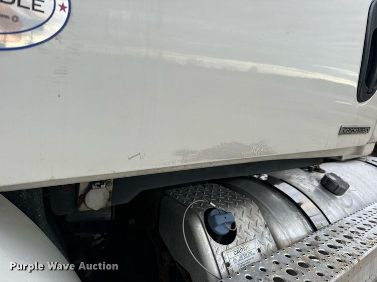 image for item EN5093 2012 Freightliner Cascadia 113 semi truck