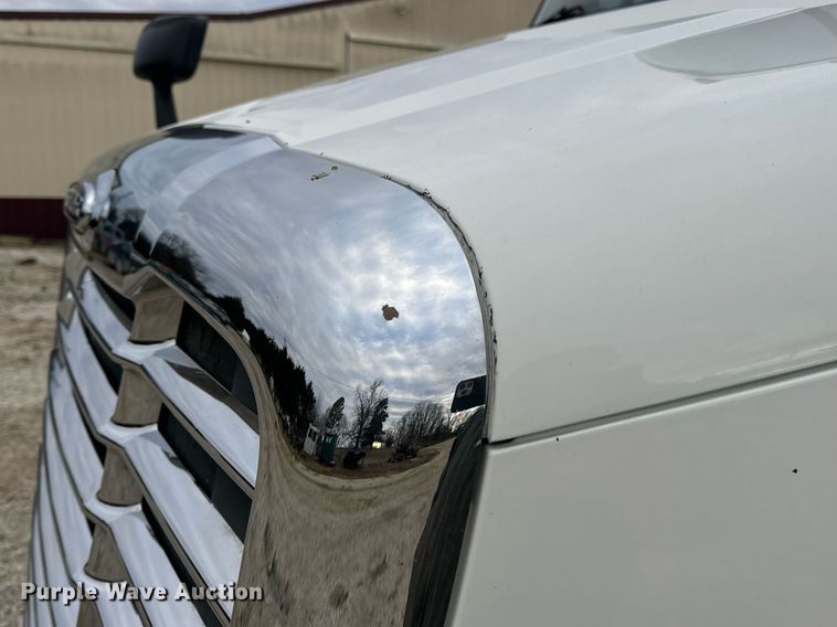 image for item EN5093 2012 Freightliner Cascadia 113 semi truck