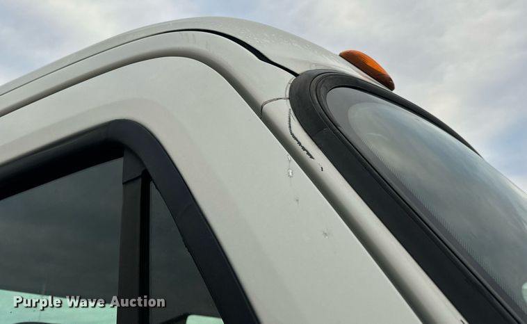 image for item EN5093 2012 Freightliner Cascadia 113 semi truck