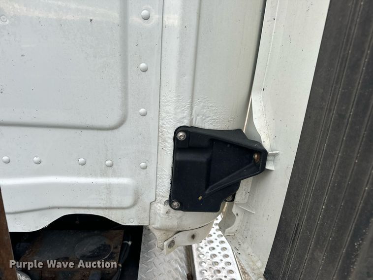 image for item EN5093 2012 Freightliner Cascadia 113 semi truck