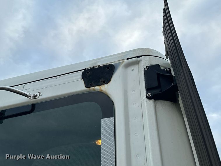 image for item EN5093 2012 Freightliner Cascadia 113 semi truck